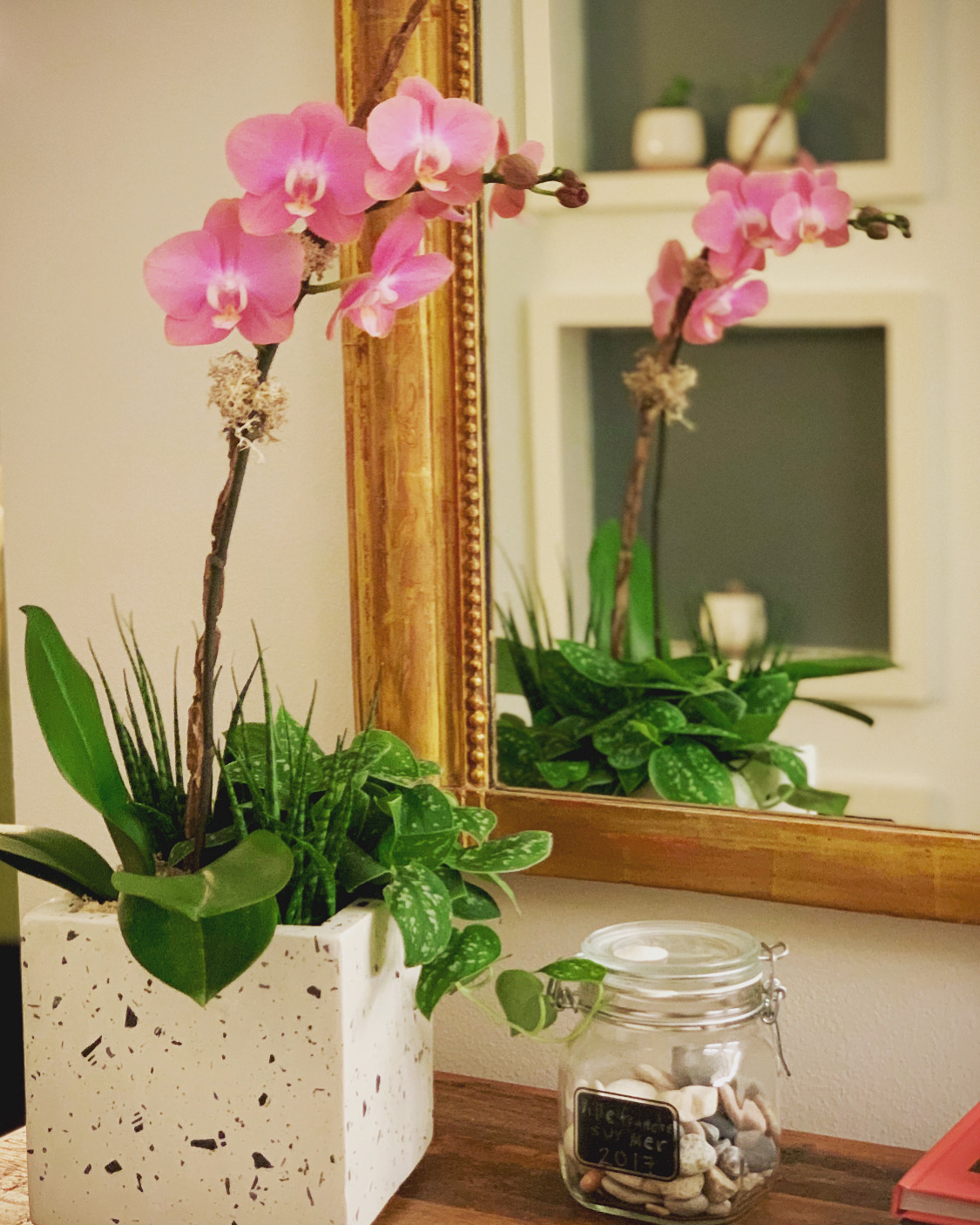 small-arrangement small-arrangement